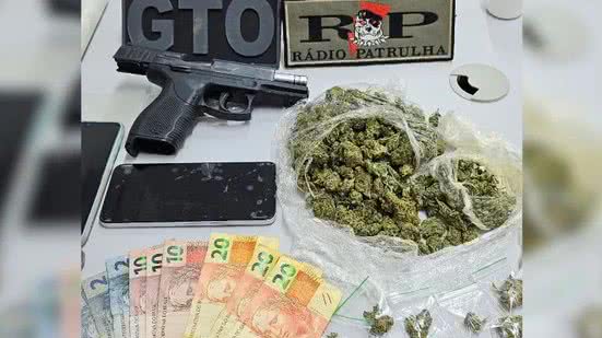 Dois suspeitos foram detidos e levados à Delegacia, onde aguardam os procedimentos legais após a operação policial. - Divulgação