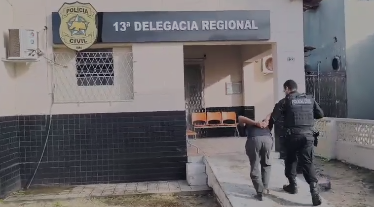 Após a prisão, o homem foi conduzido à delegacia para os procedimentos legais - Divulgação/Polícia Civil do RN