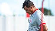 Com 8 vitórias, 3 empates e 6 derrotas, Moacir Júnior deixa o cargo e América mira retorno à Série C. - Divulgação