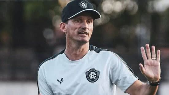 O novo técnico do América, Gerson Gusmão, tem a tarefa de melhorar o desempenho da equipe e conquistar o acesso à Série C. - Divulgação