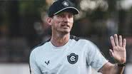 O novo técnico do América, Gerson Gusmão, tem a tarefa de melhorar o desempenho da equipe e conquistar o acesso à Série C. - Divulgação
