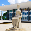Além do relator, Alexandre de Moraes, os ministros Cristiano Zanin e Flávio Dino também votaram pela manutenção das sanções - Dorivan Marinho/STF