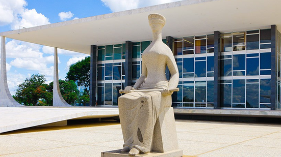 Além do relator, Alexandre de Moraes, os ministros Cristiano Zanin e Flávio Dino também votaram pela manutenção das sanções - Dorivan Marinho/STF