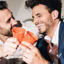 Homens que se dizem heterossexuais, mas têm relações com outros homens, revelam novas dinâmicas sociais. - Divulgação