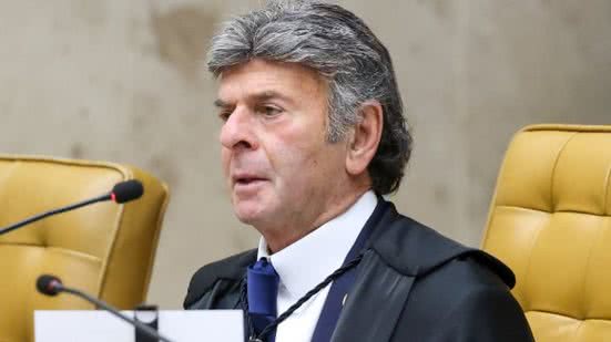 O ministro Luiz Fux do STF votou contra a aplicação de tornozeleira eletrônica a Jair Bolsonaro, divergindo da maioria da corte. - Divulgação