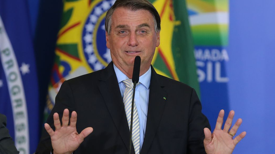 De acordo Moraes, as medidas têm como finalidade evitar o risco de fuga por parte de Bolsonaro e garantir a ordem processual - Fabio Rodrigues-Pozzebom/Agência Brasil