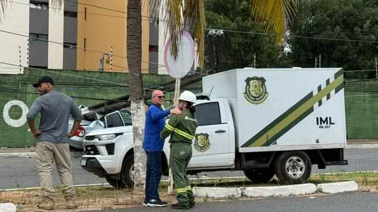Trânsito isolado na Avenida Gastão Mariz; motoristas devem optar pela Avenida Engenheiro Roberto Freire para desvio. - Dani Oliveira