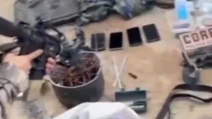 Durante a ação em Extremoz, seis policiais foram feridos e um criminoso foi morto após resistir à prisão, evidenciando a violência do crime organizado. - Divulgação