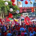 Análise de meio milhão de postagens mostra que a esquerda perde popularidade entre jovens à medida que envelhecem. - Divulgação