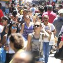 Com 60% dos entrevistados usando crédito frequentemente, o endividamento descontrolado se torna uma preocupação crescente. - Divulgação