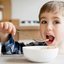 A falta de nutrientes nos ultraprocessados prejudica o equilíbrio intestinal e a função cerebral, afetando a saúde mental. - Divulgação