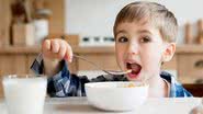 A falta de nutrientes nos ultraprocessados prejudica o equilíbrio intestinal e a função cerebral, afetando a saúde mental. - Divulgação