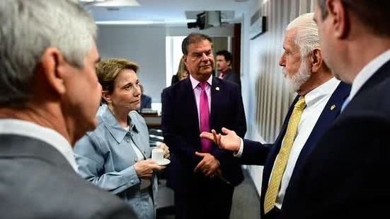 Os gastos variam entre os senadores, com Nelsinho Trad sendo o mais caro, enquanto Jaques Wagner optou por custos reduzidos. - Divulgação