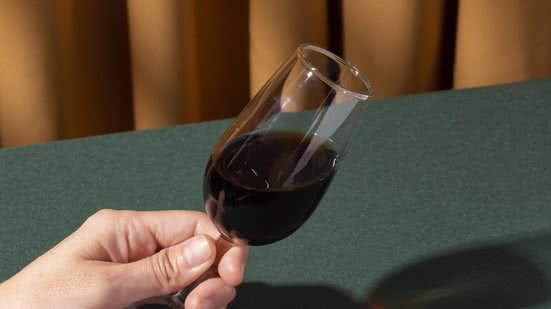 Relatório aponta que reembolsos de drinks e vinhos ultrapassam R$ 220, gerando polêmica no Senado. - Reprodução/FreePik