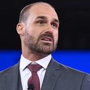 Em transmissão ao vivo, Eduardo Bolsonaro critica decisões do STF e defende a anistia para seu pai, Jair Bolsonaro - AFP
