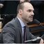 Expectativa cresce sobre o futuro de Eduardo Bolsonaro, que pode se afastar definitivamente da política brasileira devido a pressões - Reprodução
