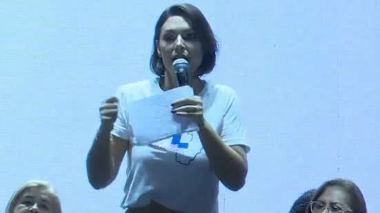 Michelle alerta que o Brasil é visto como uma 'ditadura disfarçada de democracia' e critica a ideologia do governo atual - Reprodução