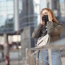 A passageira chegou ao aeroporto com antecedência, mas enfrentou cancelamento e falta de realocação em outro voo. - Reprodução/FreePik