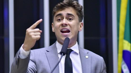 Nikolas Ferreira se defende, alegando perseguição política e criticando a acusação de difamação contra seu discurso. - Reprodução/Câmara dos Deputados