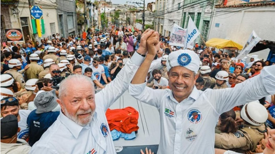 Presidente Lula e lideranças do PT são vaiados em ato do 2 de julho na Bahia - Reprodução