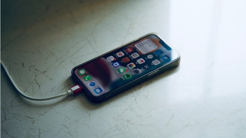 Seu celular está descarregando rápido? Saiba as principais causas - Reprodução