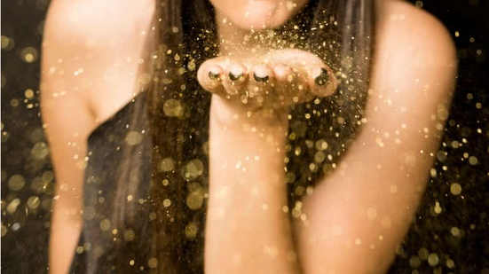 Mulheres usam glitter como tática para identificar homens comprometidos - Reprodução