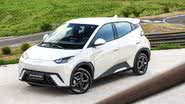 A BYD inicia testes para o BYD Dolphin Mini, primeiro carro 100% elétrico produzido no Brasil, em nova fábrica na Bahia. - Divulgação