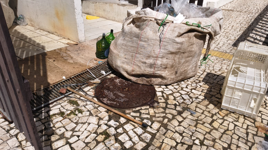 A conexão executava o direcionamento de maneira indevida da água pluvial do Resort para o sistema público de esgoto do município - Divulgação/SEMURB