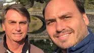 Carlos Bolsonaro, que planeja candidatura ao Senado, esteve em ato em apoio ao pai antes de ser hospitalizado por mal-estar. - Divulgação