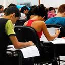 Saiba como se inscrever nas aulas preparatórias gratuitas para o Enem, disponíveis presencialmente em Natal e online para todo o estado. - Divulgação