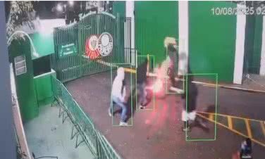 Câmeras de segurança registram o momento do ataque, e o Palmeiras promete colaborar com a Polícia Civil na investigação. - Divulgação