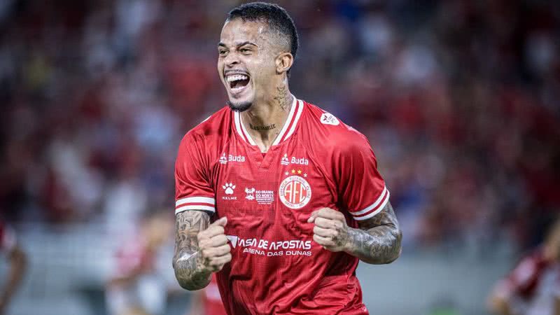Com gols de Lucas Rodrigues e Gabriel Lima, América avança para a próxima fase do torneio após vencer o Juazeirense por 2 a 0. - Gabriel Leite