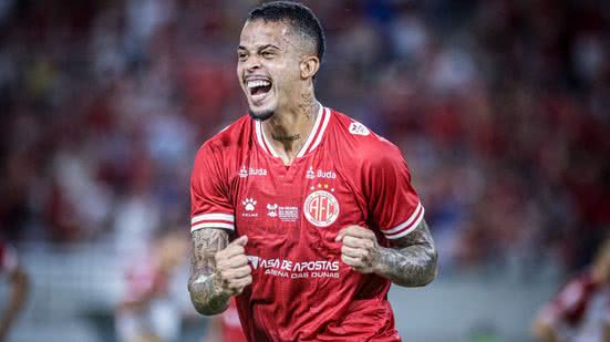 Com gols de Lucas Rodrigues e Gabriel Lima, América avança para a próxima fase do torneio após vencer o Juazeirense por 2 a 0. - Gabriel Leite