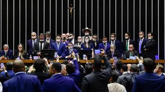 Câmara dos Deputados atualiza seu regimento interno, restringindo adiamentos e promovendo a continuidade das votações. - Divulgação