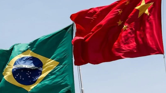 Durante a conversa por telefone, os presidentes Lula e Xi Jinping falaram sobre os avanços na parceria estratégica entre os dois países - Alan Santos/Presidência da República