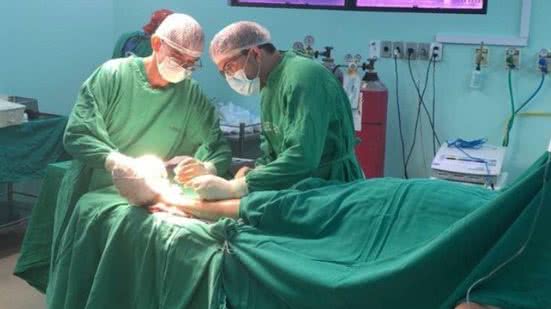 A longa espera por cirurgias traz consequências sérias, como dor e perda de mobilidade, afetando a qualidade de vida dos pacientes. - Divulgação