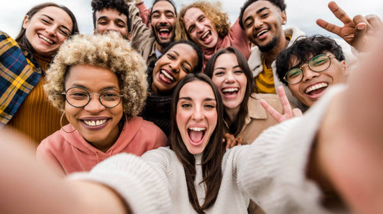 Após dois e seis meses do início do programa, os estudantes responderam a perguntas sobre suas preferências de convivência com colegas - Reprodução/iStock