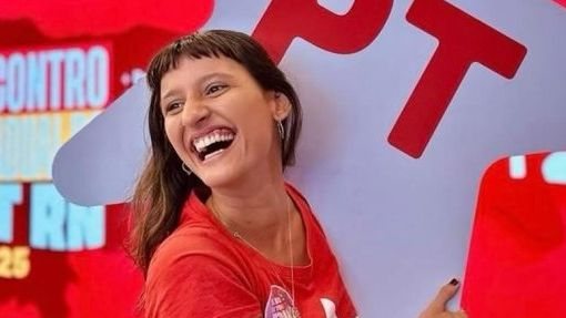 A situação levanta debates sobre o uso de recursos públicos para fins políticos, com especialistas alertando para possíveis consequências jurídicas. - Divulgação
