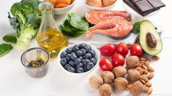 Incluir oleaginosas, verduras e frutas vermelhas pode ser a chave para envelhecer com saúde. - Divulgação