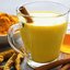 Aprenda a preparar o Leite Dourado, uma bebida saudável e saborosa que incorpora os benefícios da cúrcuma. - Divulgação