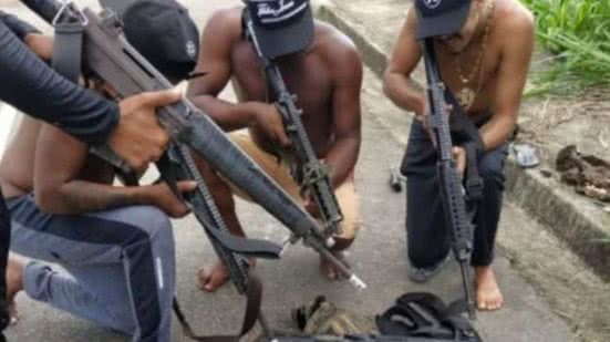 Relatos indicam que os disparos começaram na noite anterior e se prolongaram, transformando a região em um verdadeiro cenário de guerra. - Divulgação
