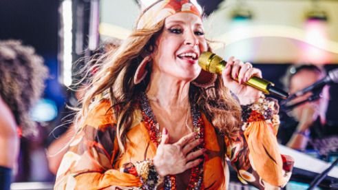 Claudia Leitte puxará o bloco Largadinho no Carnatal 2025, que promete ser histórico com atrações surpreendentes. - Divulgação