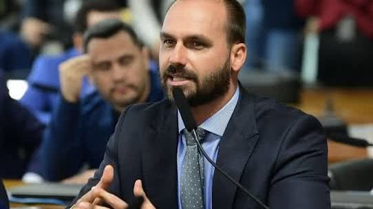 Eduardo Bolsonaro protocolou ofício na Câmara para trabalhar dos EUA, alegando perseguições ilegais e regime de exceção. - Divulgação