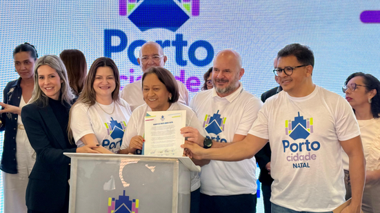 Também estiveram presentes diversas autoridades e representantes institucionais, - Divulgação