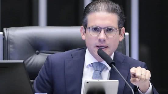 A nova posição de Júnior do Peixe levanta questões sobre a ética na política paraibana após investigações anteriores. - Reprodução