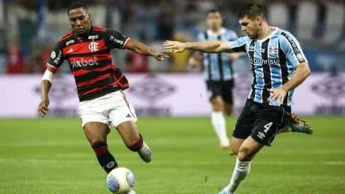 A partida foi marcada pela forte defesa do Grêmio, que conseguiu segurar o ataque flamenguista e garantir um ponto importante. - Reprodução