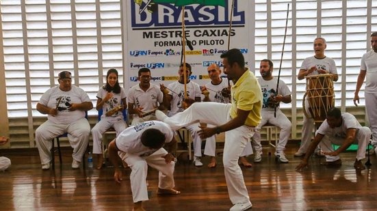 plano define ações para preservar a tradição, como as rodas de capoeira, em locais como praças e escolas, garantindo que a cultura seja transmitida às próximas gerações. - Reprodução