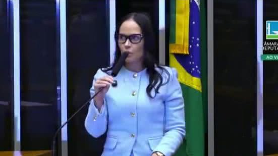 Secretária de Saúde de Pureza, Flávia Brito, representa o município em sessão solene sobre o Dia do Orgulho Autista na Câmara Federal - Reprodução