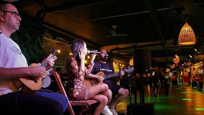 Sambinha na Laje deu início à sua quinta edição, transformando o Rooftop da Arena das Dunas no ponto de encontro dos amantes do samba e do pagode. - Reprodução