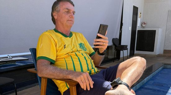 Medidas cautelares do STF mantêm Bolsonaro afastado, mas não impedem a voz de seus apoiadores nas ruas. - Reprodução
